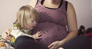 Επιτρέπεται να σηκώνει το παιδί της μία έγκυος;