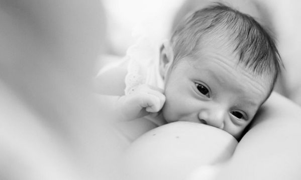 Θηλασμός: Πότε χορταίνει ένα μωρό;