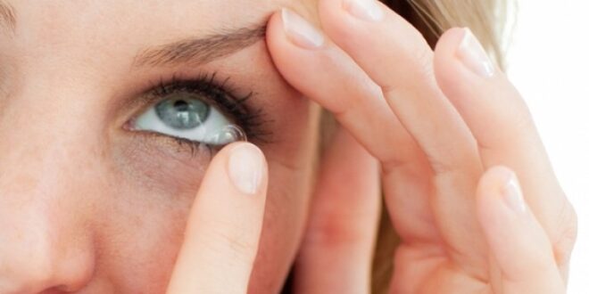 Κόλλησε ο φακός επαφής στο μάτι; Τι πρέπει να κάνετε