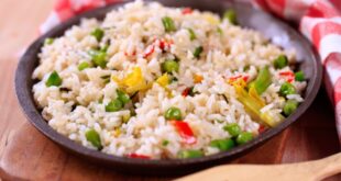 Ρύζι στο φούρνο με καπνιστή γαλοπούλα, λαχανικά και κάρυ