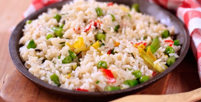 Ρύζι στο φούρνο με καπνιστή γαλοπούλα, λαχανικά και κάρυ