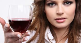 Χάστε κιλά με κόκκινο κρασί – Τι υποστηρίζει νέα έρευνα