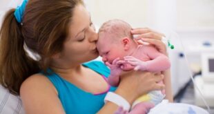 Γέννα με καισαρική και κολπικά υγρά: Η μόδα που βάζει σε κίνδυνο τη ζωή των νεογνών