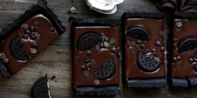 Τάρτα σοκολάτας με γεμιστά μπισκότα