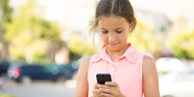 Πέντε λόγοι να μην αγοράσετε στο παιδί σας κινητό τηλέφωνο
