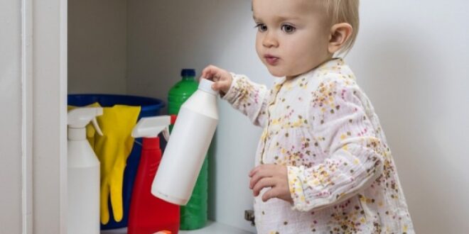 Παιδική δηλητηρίαση: Τι πρέπει οπωσδήποτε να έχετε στο σπίτι
