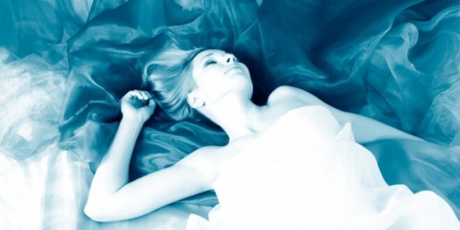 Ποια στάση στον ύπνο συνδέεται με τα όνειρα… σεξουαλικού περιεχομένου