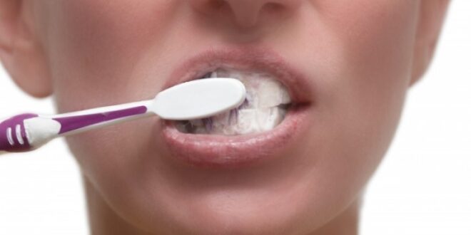 Επίμονο βούρτσισμα: Μήπως καταστρέφετε τα δόντια σας;