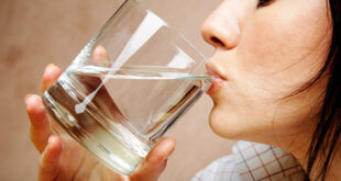Τα σημάδια που στέλνει το σώμα σας όταν δεν πίνετε νερό