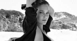 Σε ασπρόμαυρο φόντο η Bar Rafaeli
