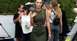 Με σούπερ μίνι φόρεμα η Bella Thorne