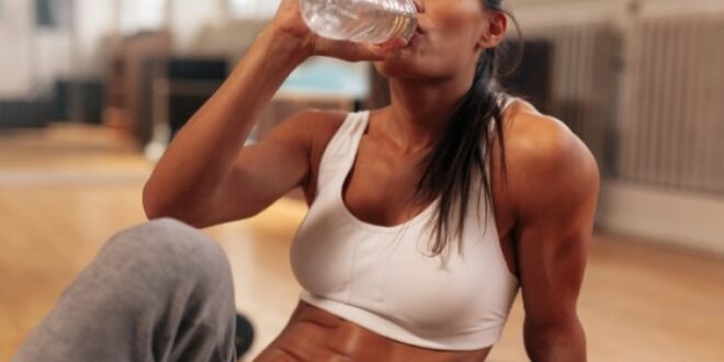 Νερό & γυμναστική: Πόσο να πίνετε πριν, μετά και κατά τη διάρκεια