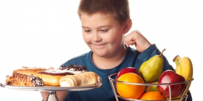 Παιδική παχυσαρκία: Το «λάθος» που κάνουν οι γονείς με το βάρος των παιδιών τους