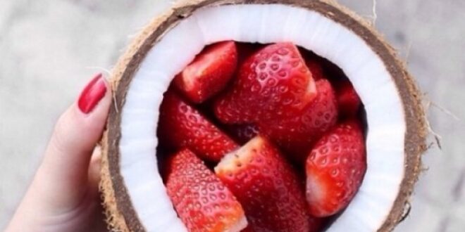 Σούπερ tip για να κρατήσεις περισσότερο καιρό τις φράουλες φρέσκιες στο ψυγείο σου