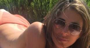 Τόπλες η Elizabeth Hurley