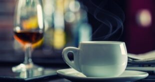 Καφές μετά το αλκοόλ: Πόσο αποτελεσματικός είναι;