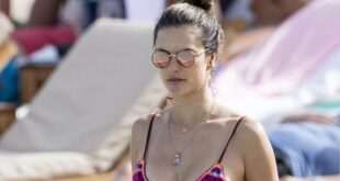 Διακοπές στην Ίμπιζα για την Alessandra Ambrosio