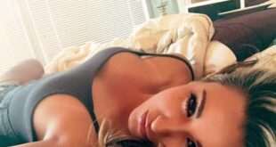 Η καλλονή παίκτρια του γκολφ και οι καυτές selfies