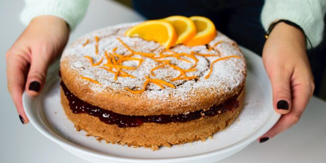 Κέικ με καρύδια, πορτοκάλι και μαρμελάδα, χωρίς γλουτένη