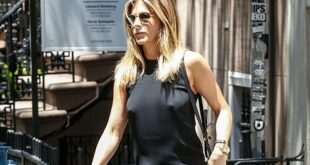Χωρίς σουτιέν η Jennifer Aniston βολτάρει στη Νέα Υόρκη