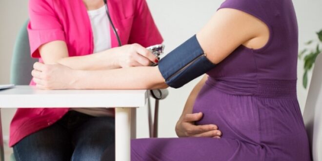 Υπέρταση στην εγκυμοσύνη: Για ποιο σοβαρό κίνδυνο προειδοποιεί