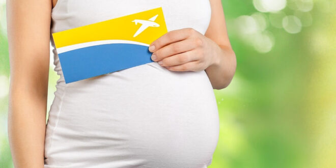 Εγκυμοσύνη και αεροπλάνο: Τί πρέπει να προσέξετε αν ταξιδέψετε αεροπορικώς