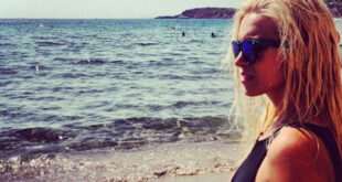 Η εντυπωσιακή εμφάνιση της Καινούργιου με μαγιό