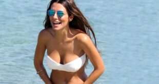 Η Νικολέττα Ράλλη με διάφανο μαγιό