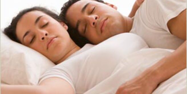 Τα ζευγάρια που είναι αγαπημένα και ευτυχισμένα κάνουν καλύτερο ύπνο