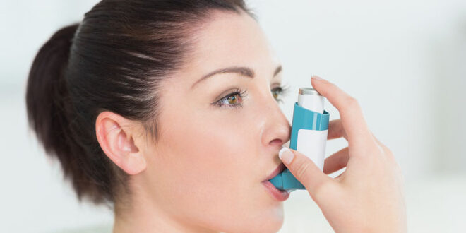 Η βιταμίνη που μειώνει στο μισό τις κρίσεις άσθματος