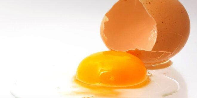 Καθαρίστε εύκολα τον λεκέ από αυγό