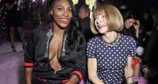 Με ανοιχτό τζάκετ και χωρίς σουτιέν η Serena Williams