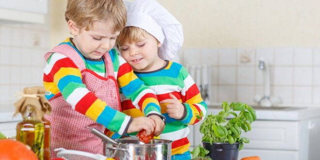 Πώς να μάθετε στα παιδιά σας να τρώνε υγιεινά