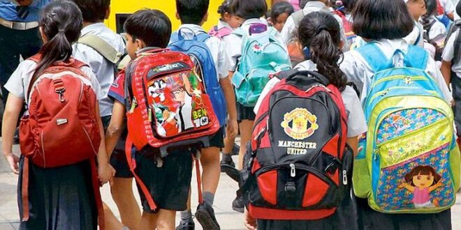 Βαρύ φορτίο η σχολική τσάντα για τα παιδιά