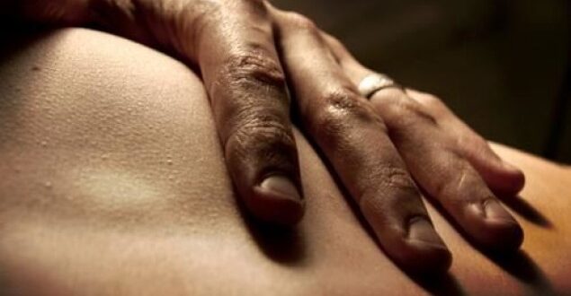 Δάχτυλο στο αιδοίο Πώς να ερεθίσεις σωστά τη γυναίκα στο σεξ
