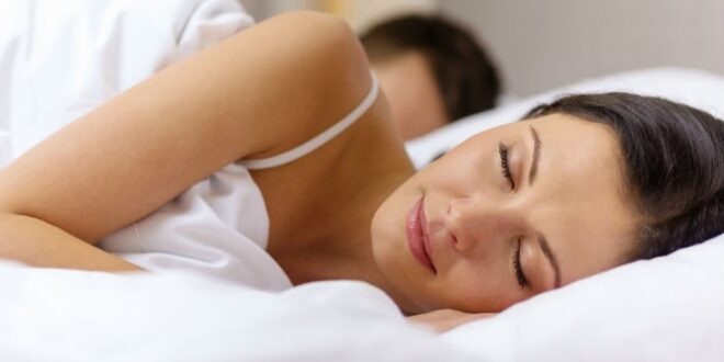 Τι πρέπει να σκέφτεστε για να σας πάρει πιο γρήγορα ο ύπνος