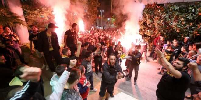 Χαμός από την Original και σύνθημα νίκης στην ΑΕΚ