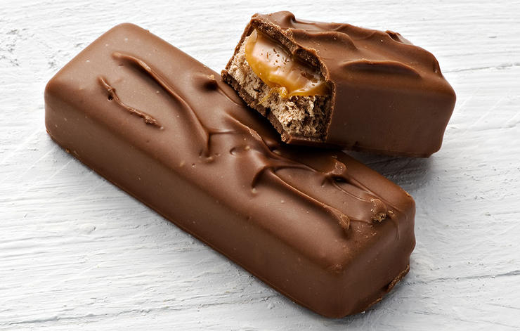 5 worst foods building muscle candy bar