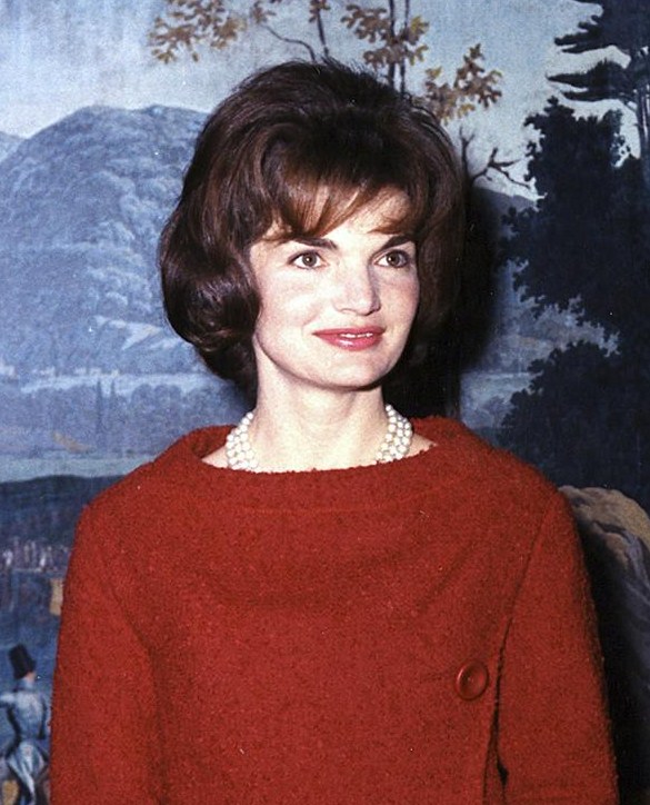 Mrs Kennedy in the Diplomatic Reception Room cropped