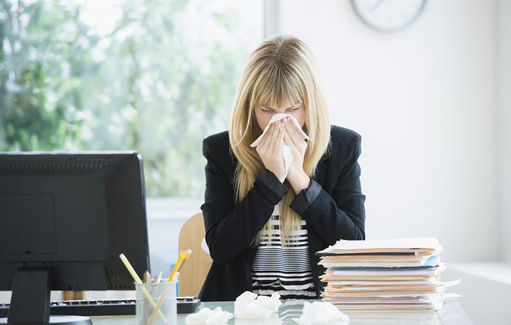 gettyimages 485221859 sneezing congestion jamie grill