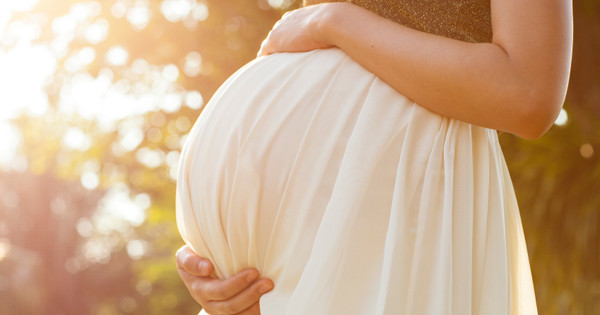 heavily pregnant woman fb 600x315