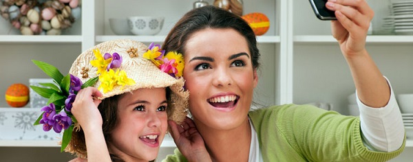 mother and daughter selfie 750x296