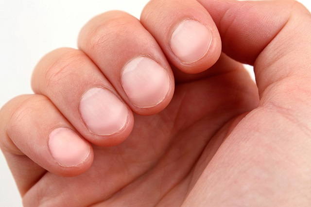 03 hands fingernail color