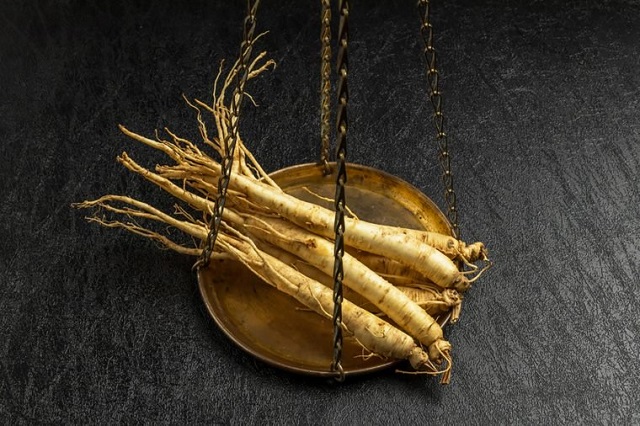 02 Ginseng Natural Ways to Boost Endorphins Instantly 536046553 norikko 760x506