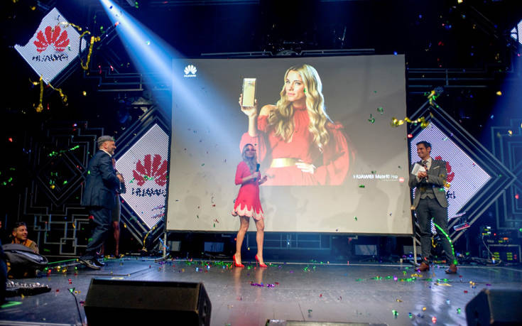 Η εμφάνιση της Δούκισσας Νομικού, brand ambassador της σειράς Mate της Huawei