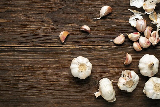 08 Garlic Foods that Could Secretly Be Giving You Body Odor 477384904 DUSAN ZIDAR 760x506
