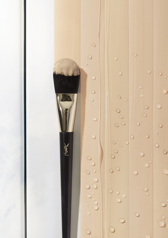 YSL TOUCHE ECLAT EVENT BRUSH 2018 210x297