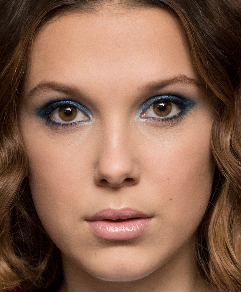 MILLIE BOBBY ROWN STRANGER THINGS 2 BLUE EYESHADOW BLE SKIA