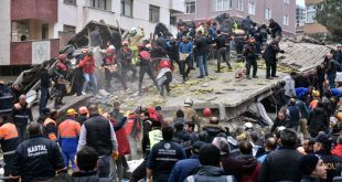 Στους 10 οι νεκροί από την κατάρρευση της πολυκατοικίας στην Κωνσταντινούπολη