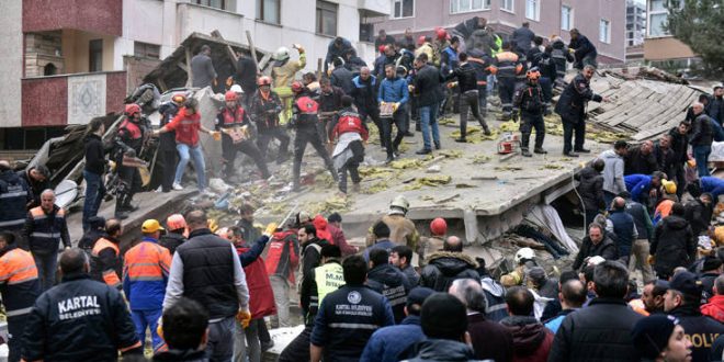 Στους 10 οι νεκροί από την κατάρρευση της πολυκατοικίας στην Κωνσταντινούπολη